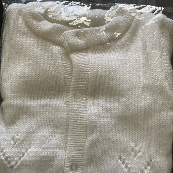 NEWBORN BABY SWEATER WITH HAT INCLUDED - Picture 5 of 6